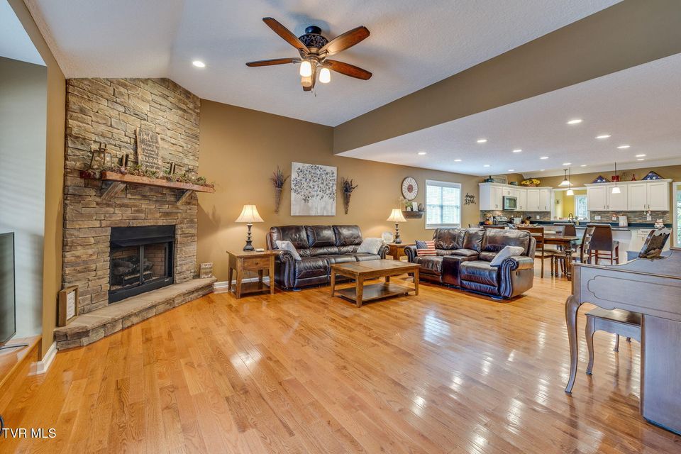 Photo #9: 691 Willowcrest Place
