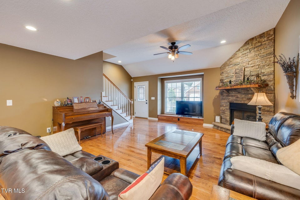 Photo #11: 691 Willowcrest Place