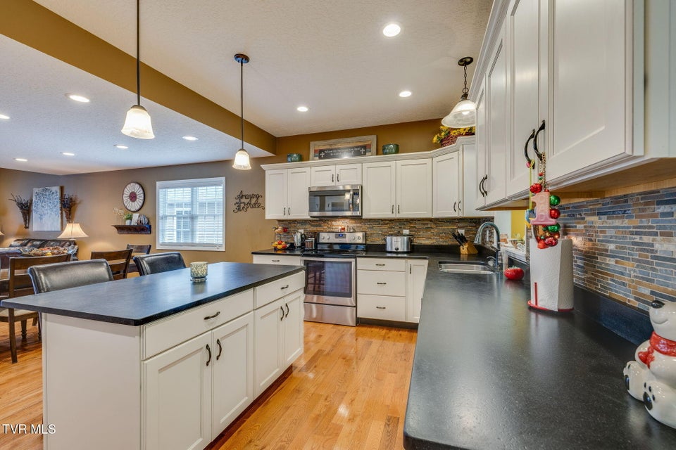Photo #16: 691 Willowcrest Place