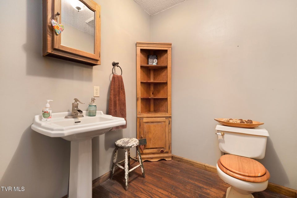 Photo #9: 2019 Ridgeview Drive