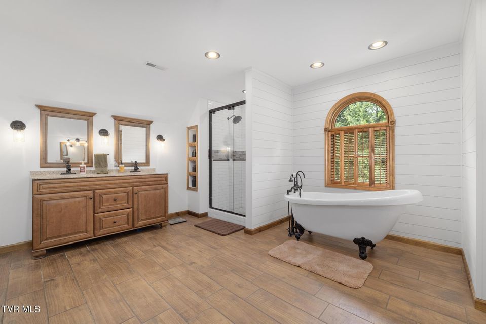 Photo #37: 2019 Ridgeview Drive