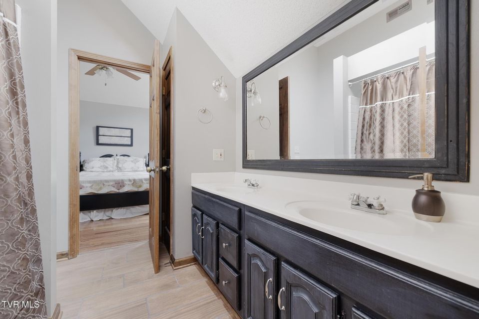 Photo #41: 2019 Ridgeview Drive