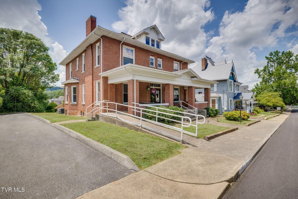 Photo #4: 522 Alabama Street