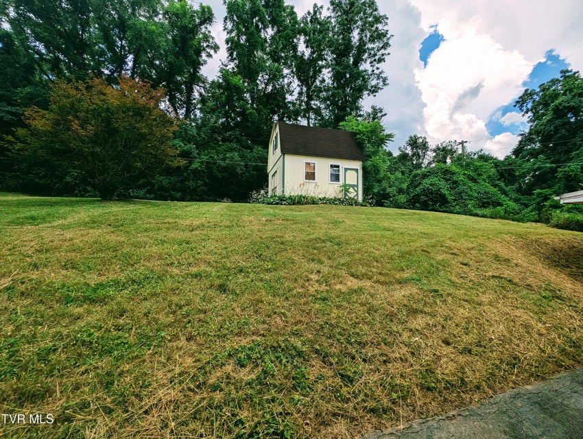 Photo #6: 222 Warren Drive