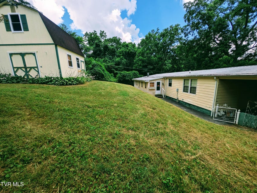 Photo #7: 222 Warren Drive