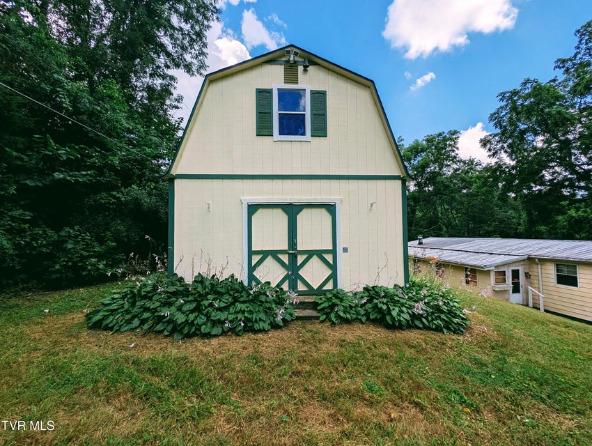 Photo #9: 222 Warren Drive
