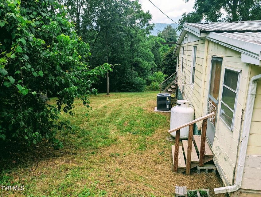 Photo #12: 222 Warren Drive