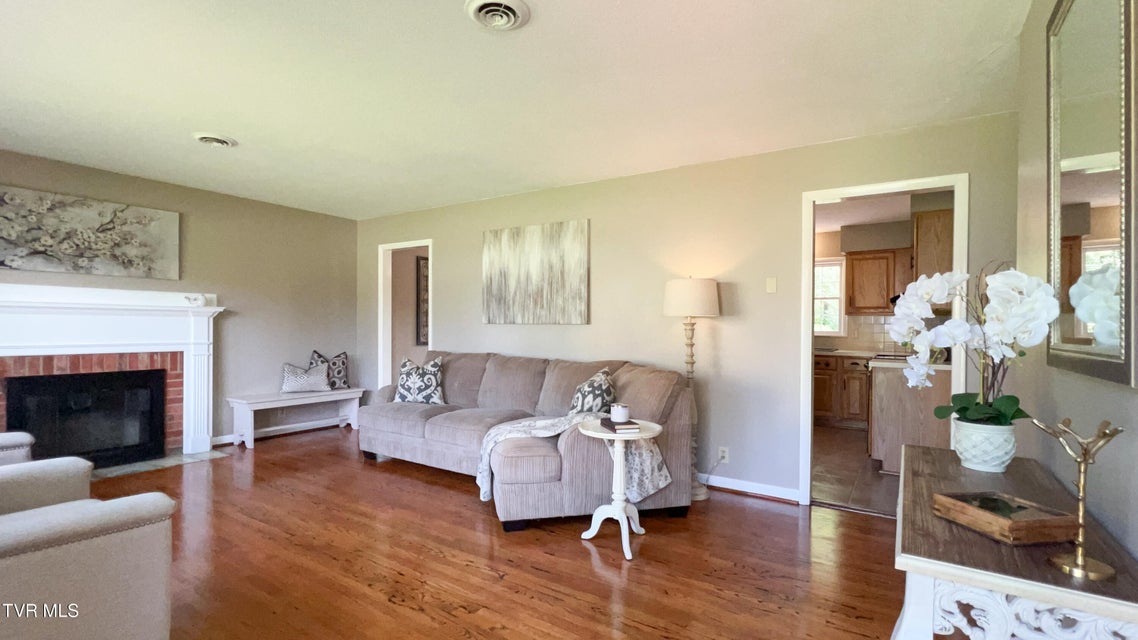 Photo #3: 412 Brookwood Dr