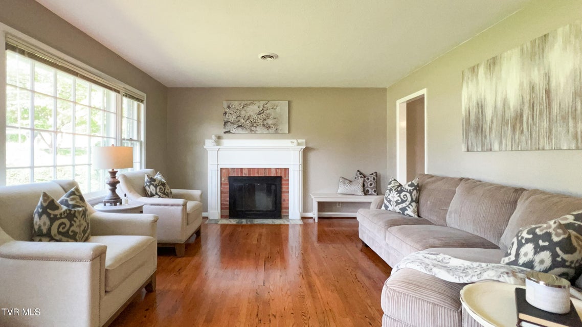 Photo #4: 412 Brookwood Dr