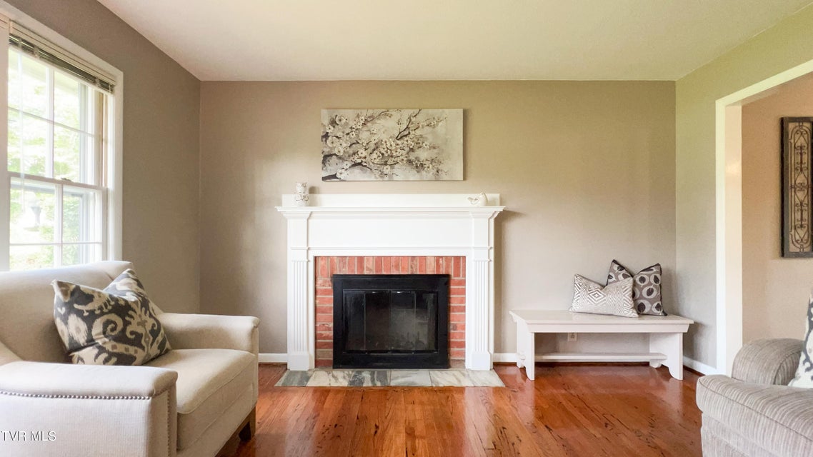 Photo #5: 412 Brookwood Dr