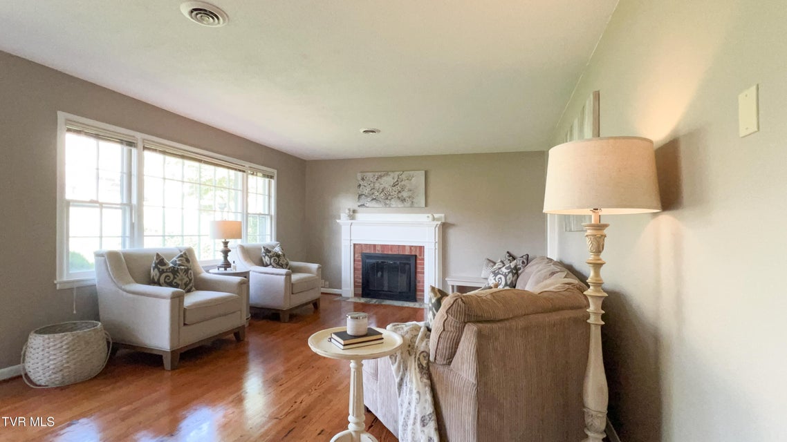 Photo #6: 412 Brookwood Dr