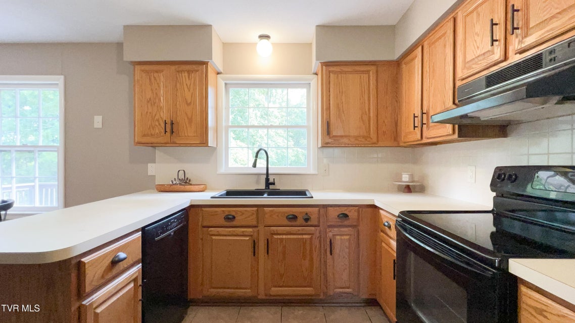 Photo #13: 412 Brookwood Dr