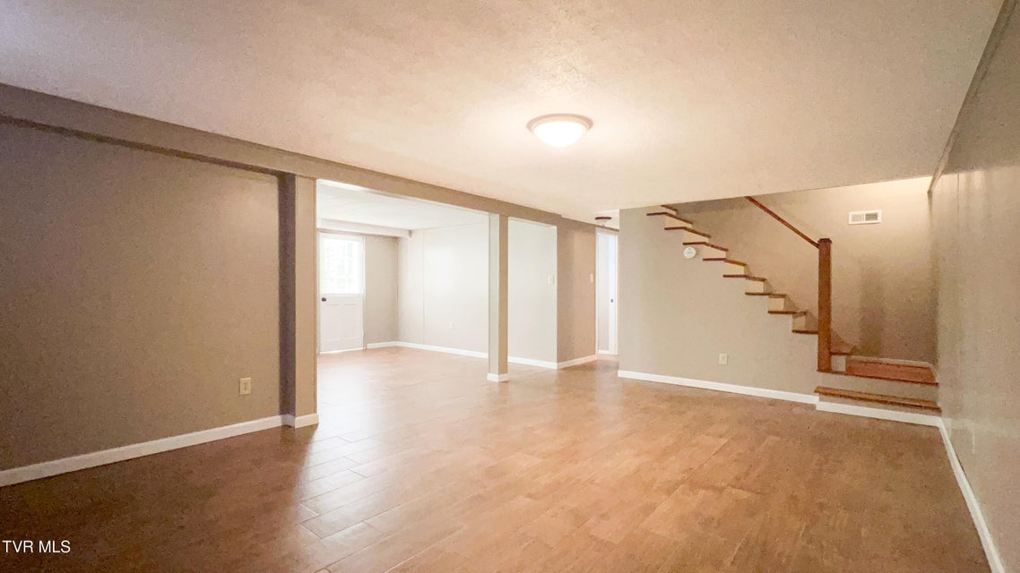 Photo #33: 412 Brookwood Dr