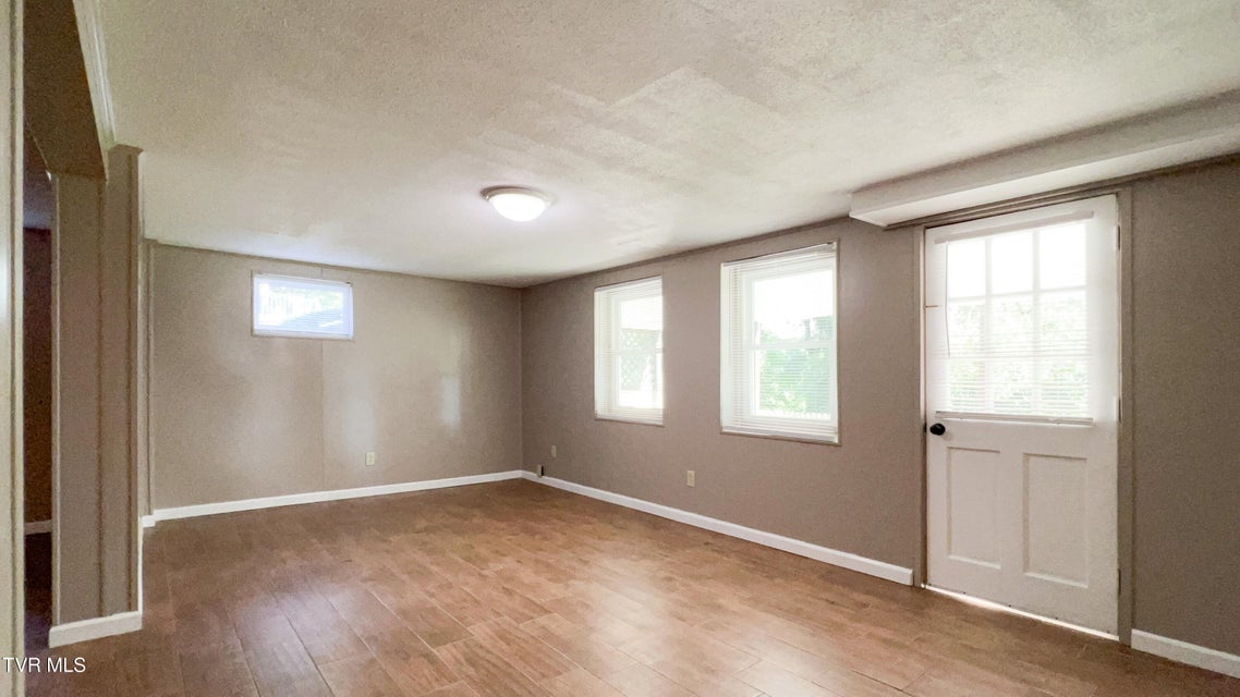 Photo #34: 412 Brookwood Dr