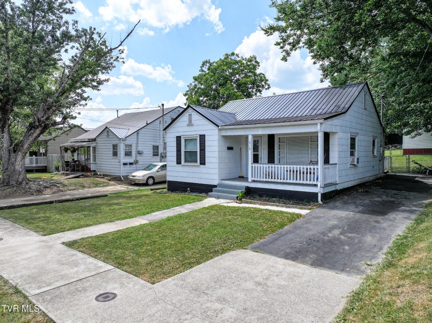 Photo #3: 816 Carson Street