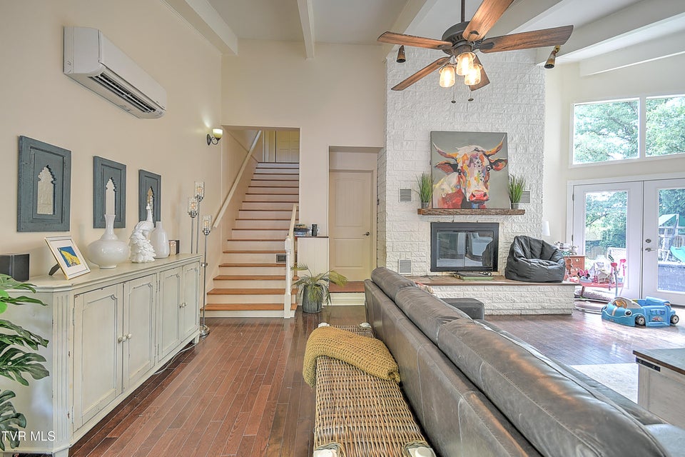 Photo #5: 1108 Glen Street