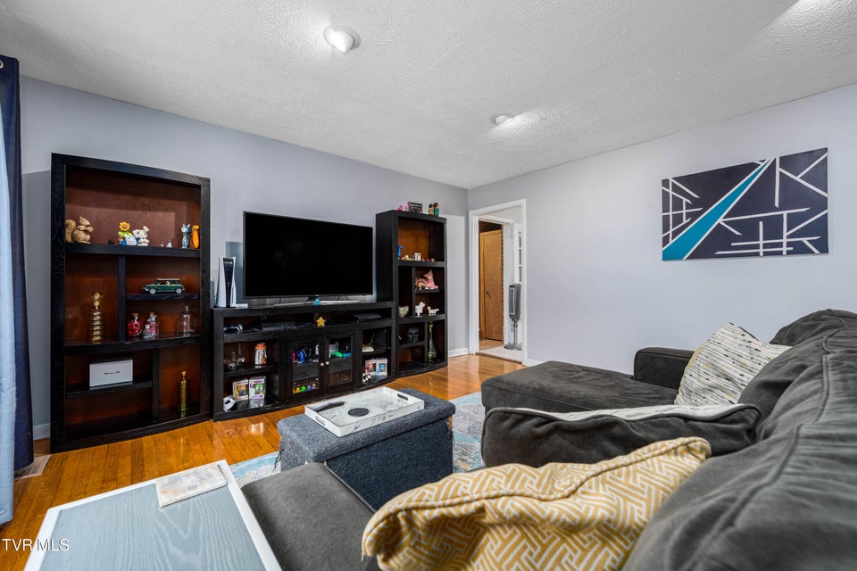 Photo #9: 2309 Nave Drive