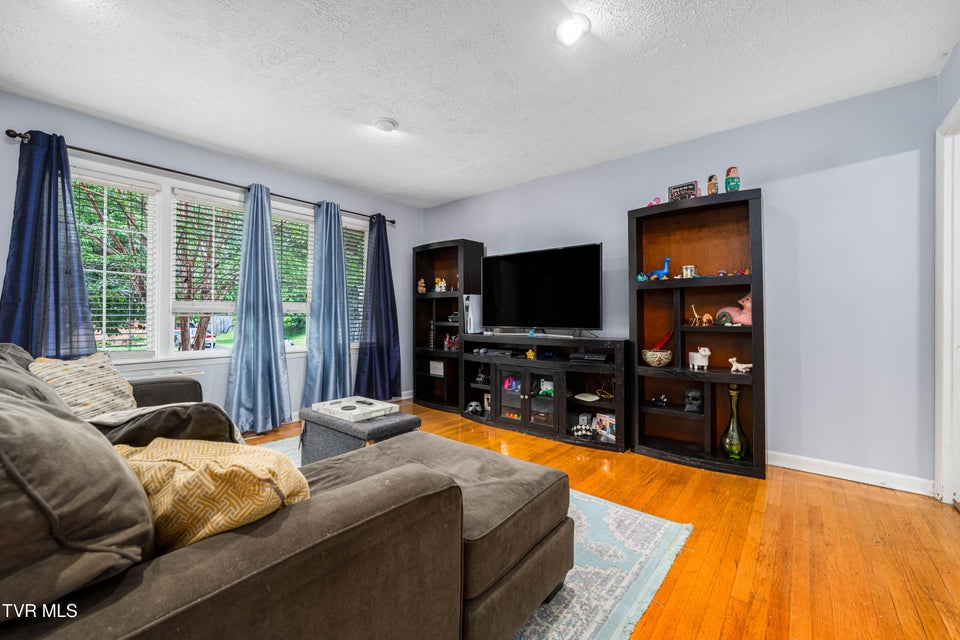 Photo #10: 2309 Nave Drive