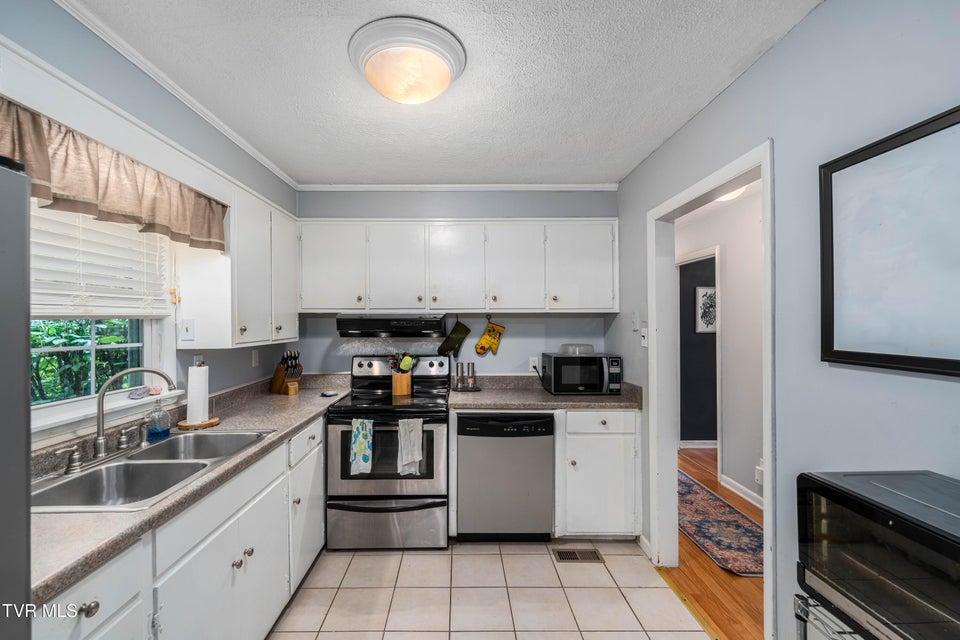 Photo #17: 2309 Nave Drive