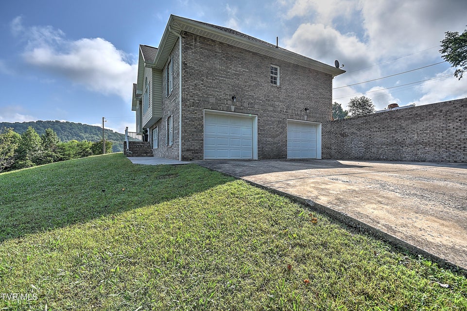 Photo #4: 422 Droke Lane