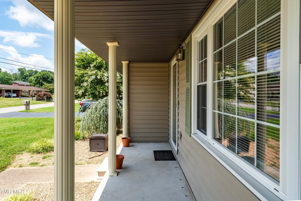 Photo #7: 537 Wilson Street