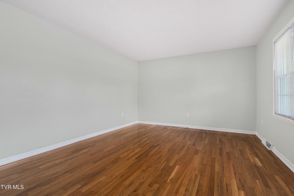 Photo #16: 537 Wilson Street