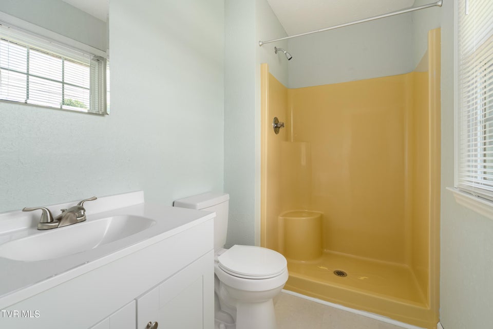 Photo #34: 537 Wilson Street