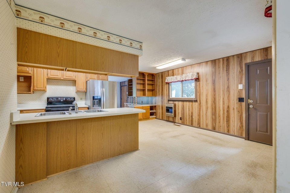Photo #10: 201 Beechwood Road