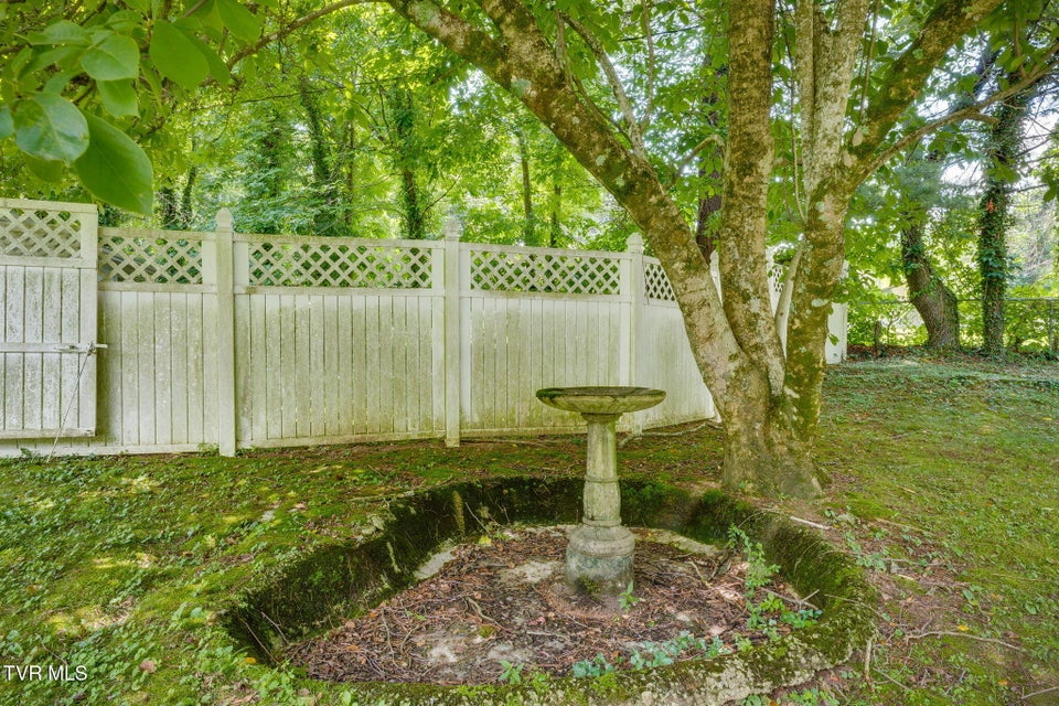 Photo #27: 201 Beechwood Road