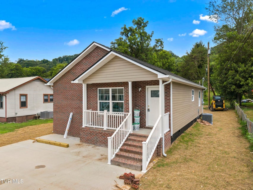 Photo #2: 605 Brummit Street