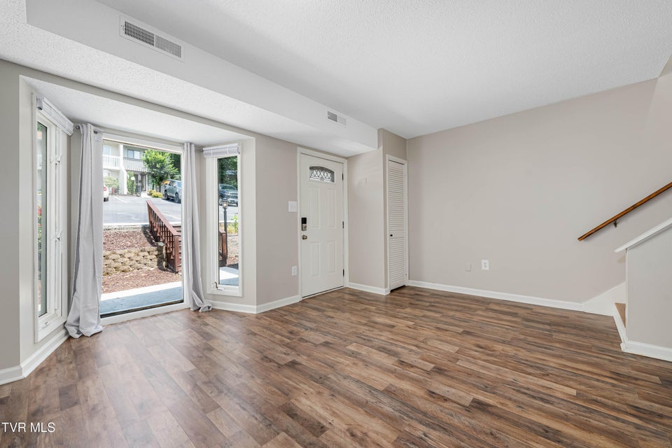 Photo #18: 182 Sierra Place