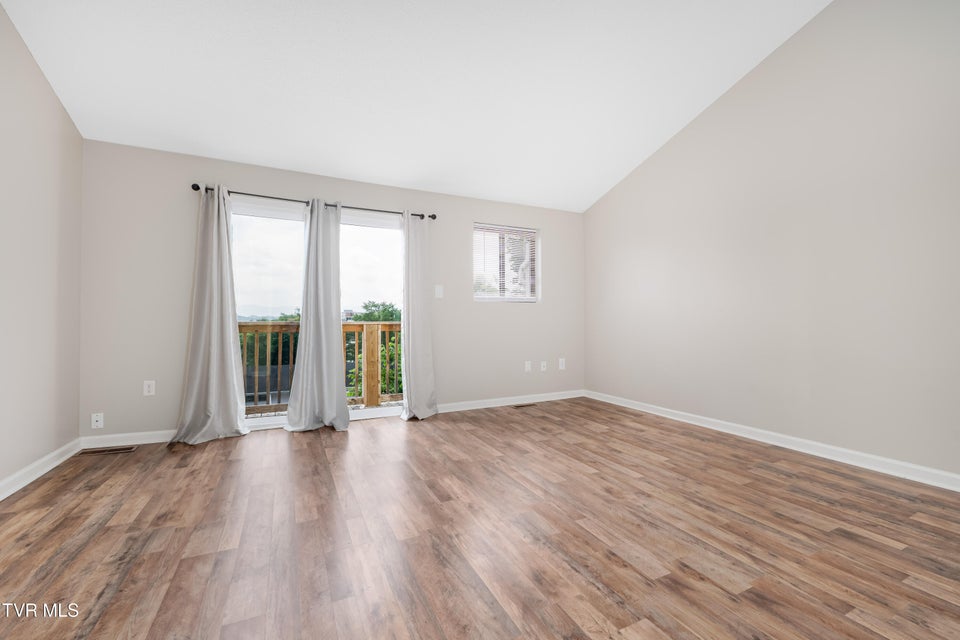 Photo #28: 182 Sierra Place