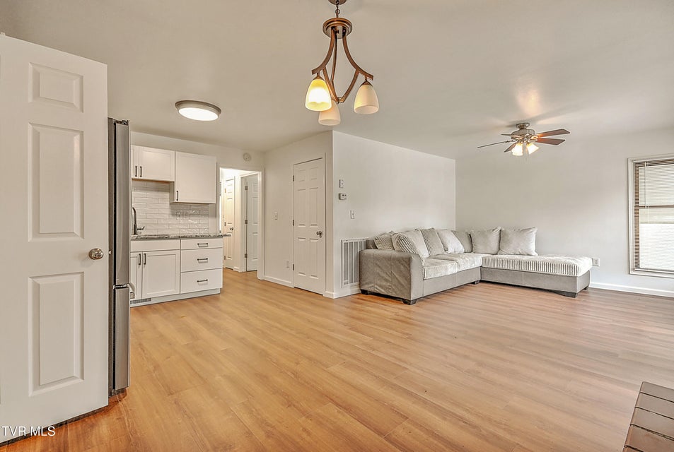 Photo #10: 409 Heaton Street