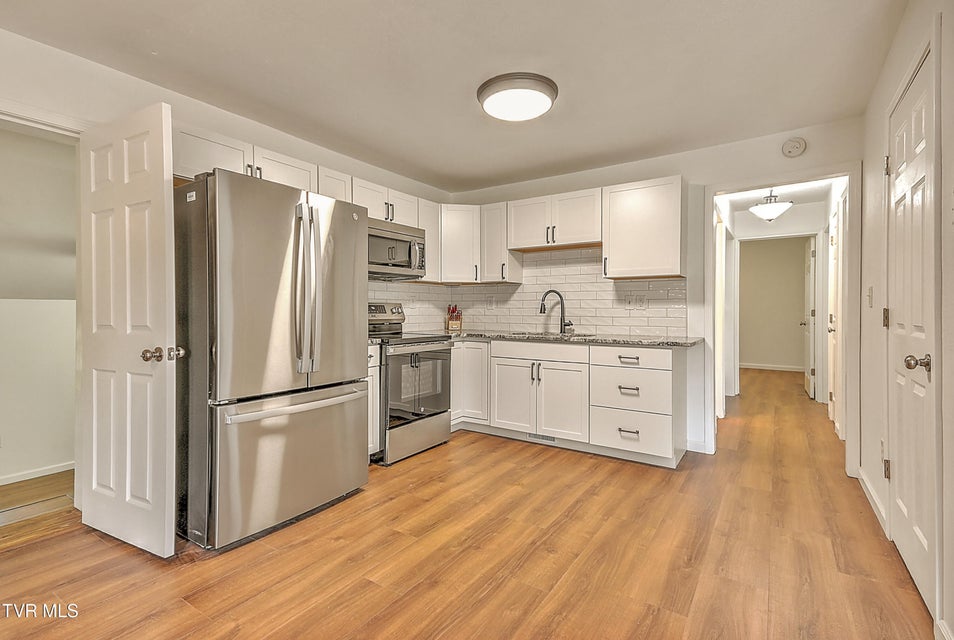 Photo #11: 409 Heaton Street