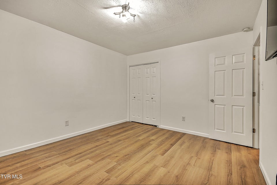 Photo #23: 409 Heaton Street