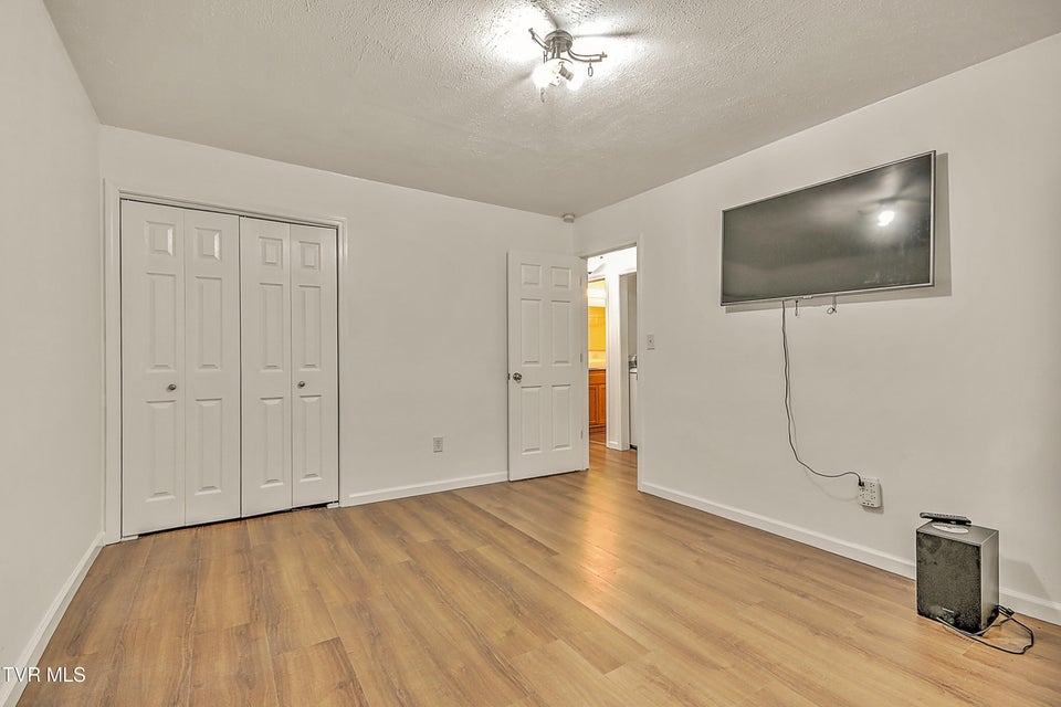 Photo #24: 409 Heaton Street
