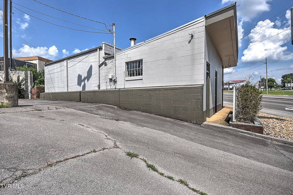 Photo #33: 2245 Euclid Avenue