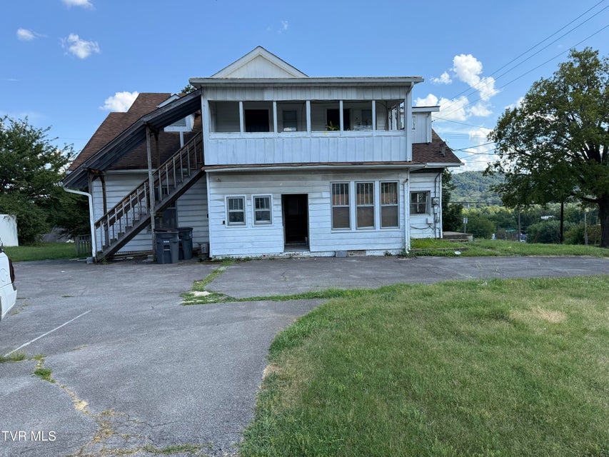 Photo #8: 601 Fairview Avenue Avenue