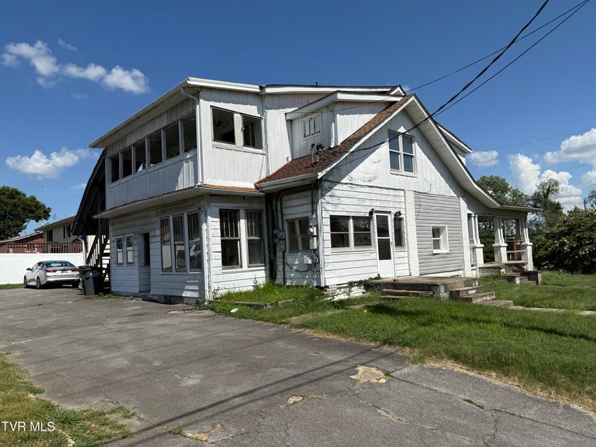 Photo #7: 601 Fairview Avenue Avenue