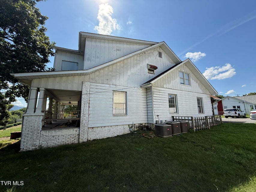 Photo #6: 601 Fairview Avenue Avenue