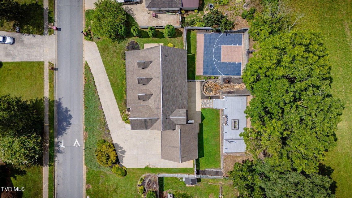 Photo #53: 702 Glen Oaks Place