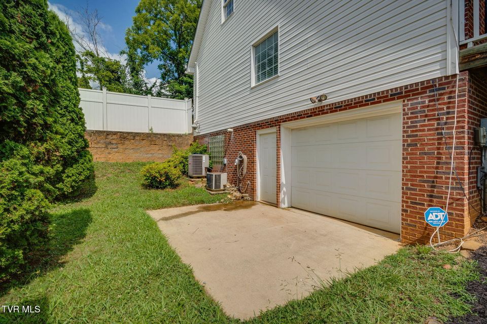 Photo #52: 702 Glen Oaks Place