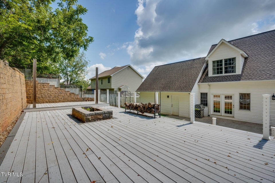 Photo #50: 702 Glen Oaks Place