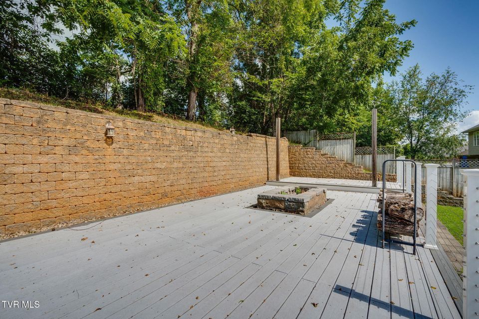 Photo #49: 702 Glen Oaks Place