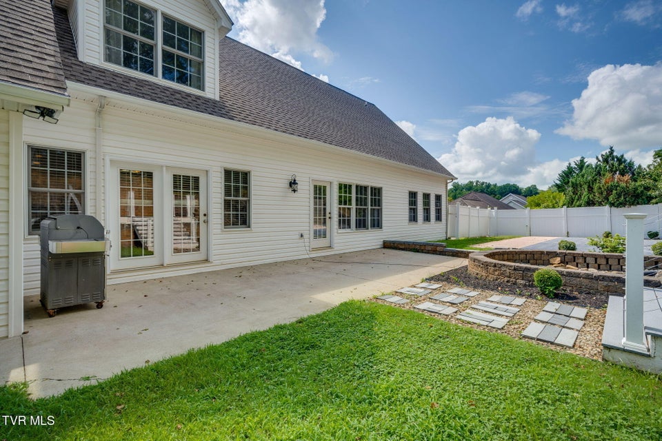Photo #48: 702 Glen Oaks Place