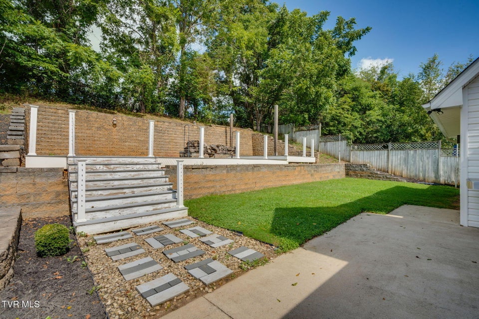 Photo #47: 702 Glen Oaks Place