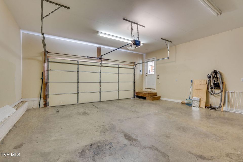 Photo #41: 702 Glen Oaks Place