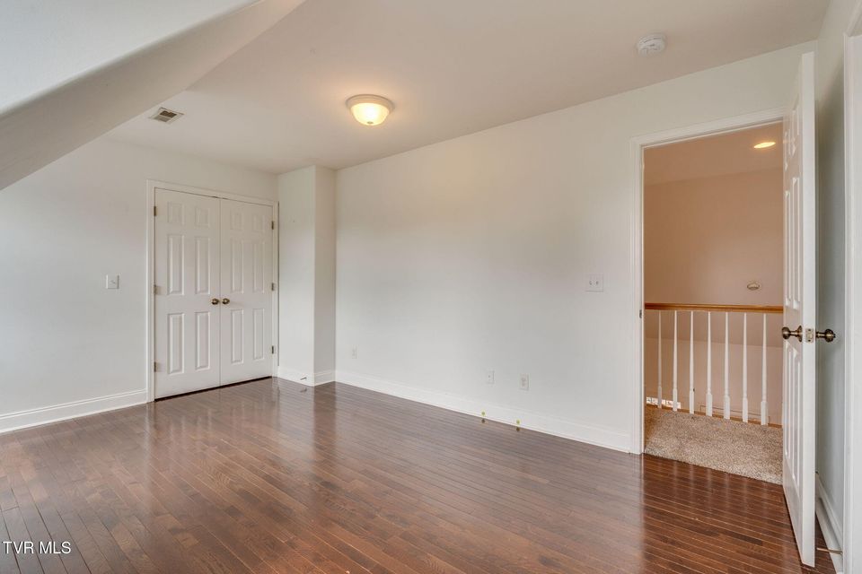Photo #38: 702 Glen Oaks Place