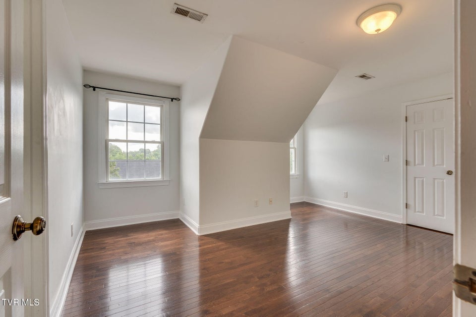 Photo #37: 702 Glen Oaks Place