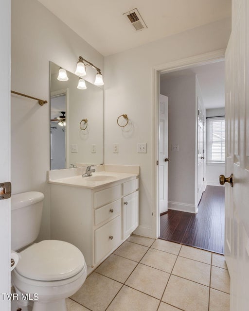 Photo #36: 702 Glen Oaks Place